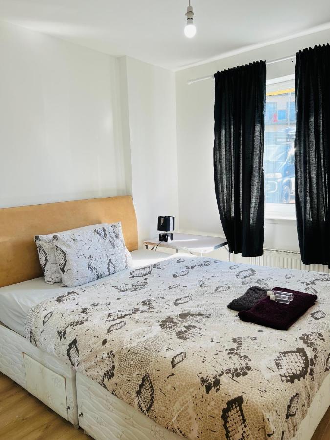 Fabulous 1Bed 1Bath Ground Floor Shared Accommodation ,Only Double Room Edimburgo Exterior foto